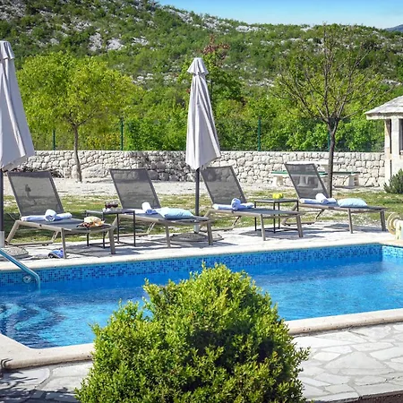 Silentio Dalmatia * 马卡尔斯卡